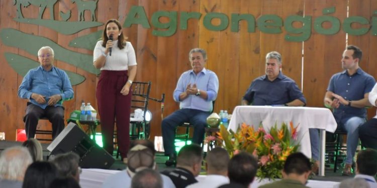 Governo da Paraíba firma parceria para incentivar cooperativas de agricultores