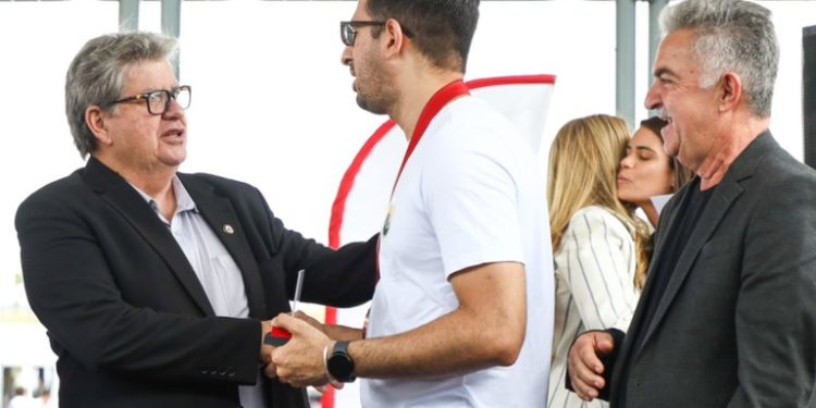 João entrega novo Ronaldão, recepciona medalhistas paralímpicos e destaca investimentos no segmento esportivo