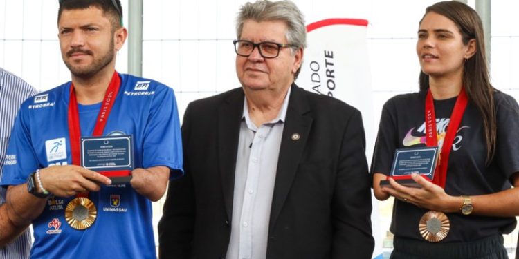 João entrega novo Ronaldão, recepciona medalhistas paralímpicos e destaca investimentos no segmento esportivo
