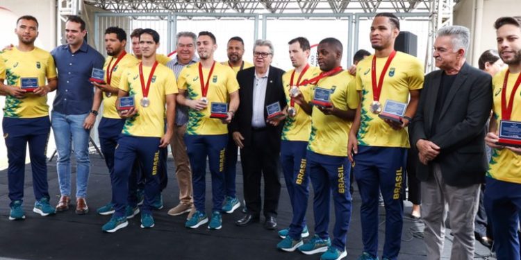 João entrega novo Ronaldão, recepciona medalhistas paralímpicos e destaca investimentos no segmento esportivo