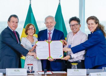 Lula assina decreto que melhora condições de trabalho de terceirizados de órgãos públicos