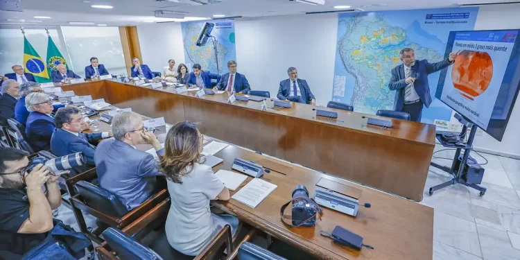 Chefes dos Três Poderes discutem aumento de penas a crimes ambientais