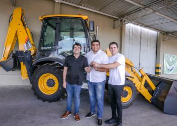 Maquinário é entregue aos municípios de Araruna e Conde
