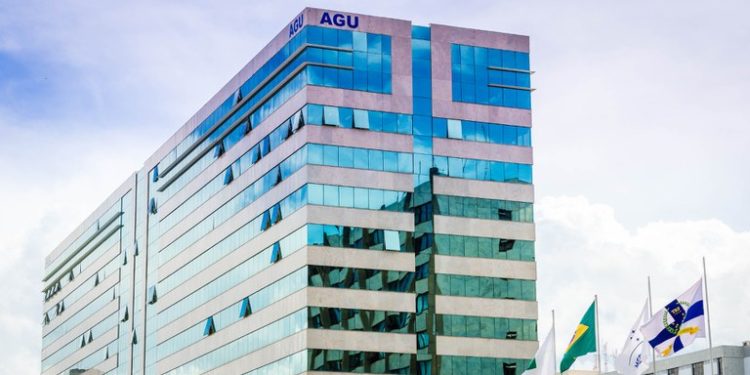 AGU recorre de decisão do TCU sobre presente recebido por presidentes