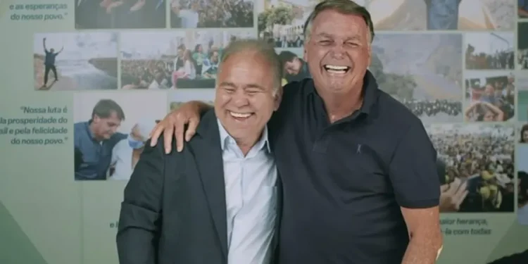 Justiça eleitoral impede Queiroga de usar imagem de Bolsonaro em excesso no guia eleitoral