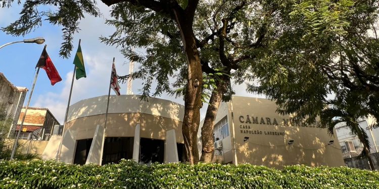 CMJP comemora fundação da FUNASA Saúde e entrega títulos de cidadania pessoense