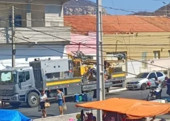 Veículo oficial da prefeitura estaria sendo usado em campanha eleitoral no Sertão da Paraíba