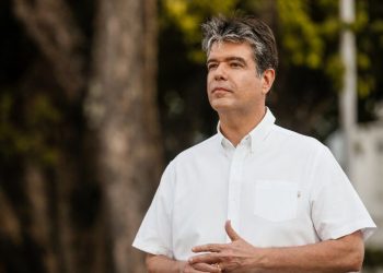 Ruy Carneiro arrecada mais dinheiro do que o permitido para gastar no 1º turno das Eleições 2024
