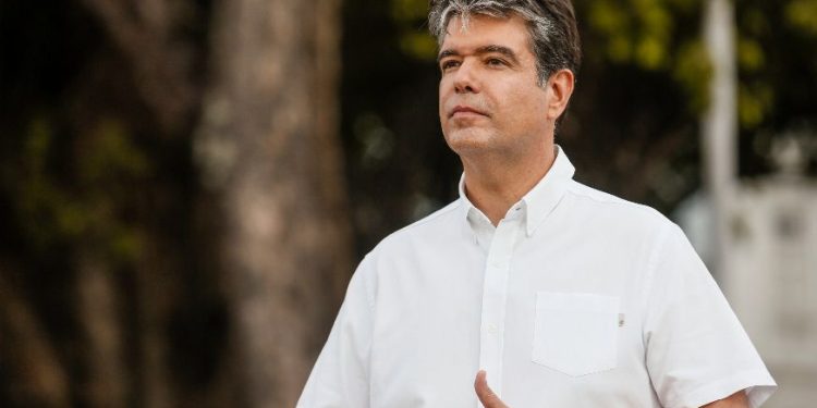 Ruy Carneiro arrecada mais dinheiro do que o permitido para gastar no 1º turno das Eleições 2024
