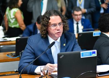Relator do projeto dos “combustíveis do futuro”, Veneziano tem proposta aprovada na Comissão de Infraestrutura do Senado
