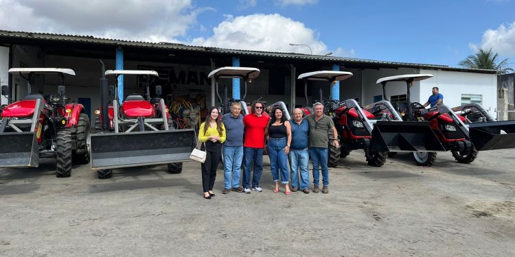 Veneziano garante primeiros 5 tratores de 10 máquinas que seu mandato conquistou para Campina Grande, com investimento total de R$ 4 milhões