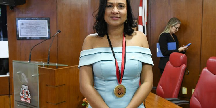 Vice-presidente da OAB-PB recebe Medalha de Honra ao Mérito Jurídico Joacil de Brito Pereira