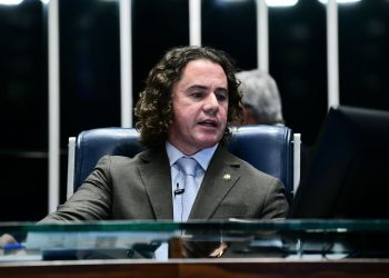 Câmara aprova projeto de Veneziano que amplia recursos para hospitais universitários; só este ano serão R$ 2 bilhões a mais