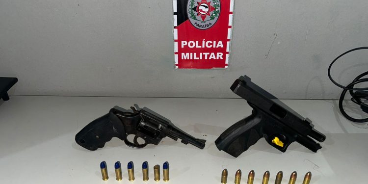 PM apreende armas com suspeitos durante festa no feriado do comerciário em Santa Rita