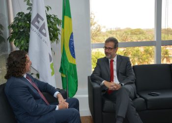 Presidente da Ebserh faz “agradecimento público” a Veneziano por iniciativa que ampliará recursos públicos para os Hospitais Universitários