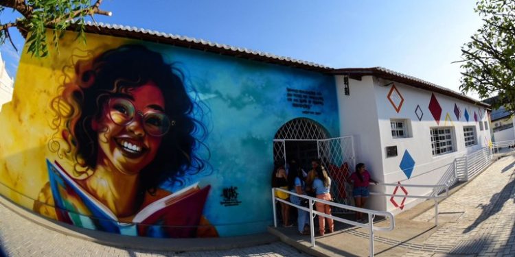 Governo da Paraíba entrega reforma e ampliação de escola em São Bento