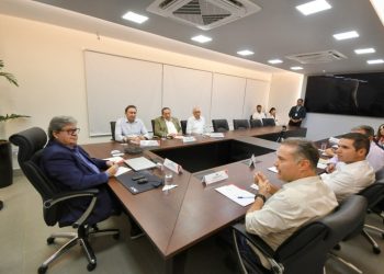 João Azevêdo destaca investimentos e parcerias em obras de mobilidade urbana em reunião com ministro Renan Filho