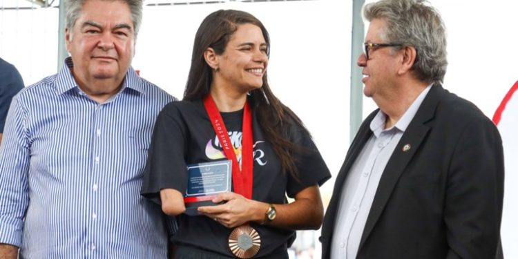 João entrega novo Ronaldão, recepciona medalhistas paralímpicos e destaca investimentos no segmento esportivo