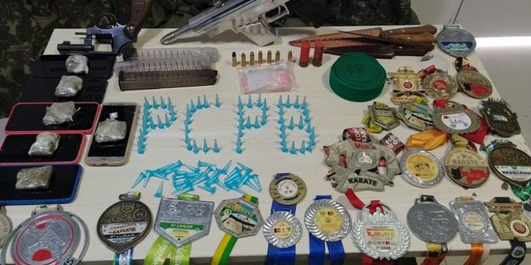 Campeã de karatê é presa suspeita de ter matado e decapitado dois jovens em Bayeux