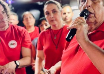 Em Bayeux : Domiciano, Sara, Maria Helena e Veneziano mobilizam população