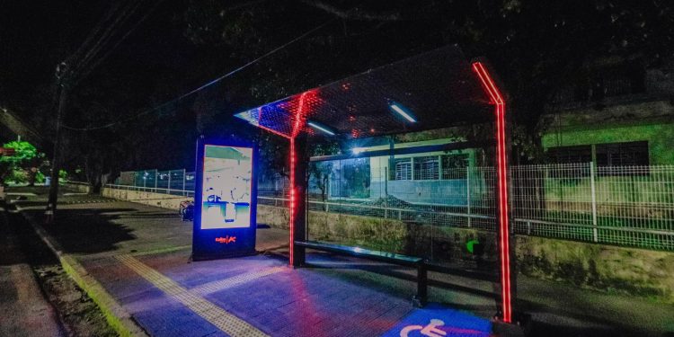 João Pessoa inicia instalação de 400 novos abrigos nas paradas de ônibus
