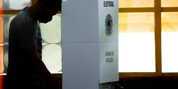 Lula autoriza uso das Forças Armadas para reforçar segurança nas eleições