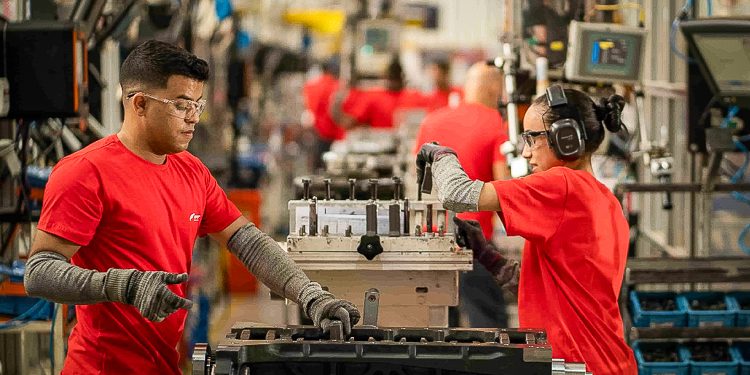 Taxa de desemprego cai para 6,6% entre junho e agosto