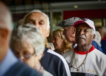 “Um tremendo retrocesso, uma verdadeira covardia”, diz Gleisi, sobre ataques ao BPC