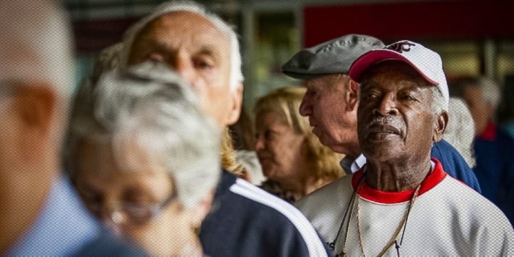 “Um tremendo retrocesso, uma verdadeira covardia”, diz Gleisi, sobre ataques ao BPC