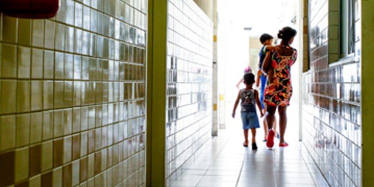 Sancionado atendimento psicológico para filho de vítima de violência ou de detento