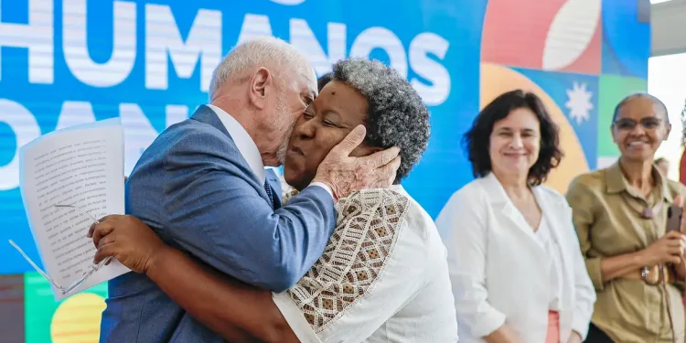 Macaé Evaristo toma posse como ministra dos Direitos Humanos
