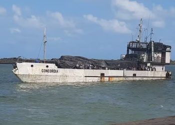 Naufrágio de navio deixa cinco desaparecidos no Litoral de Pernambuco