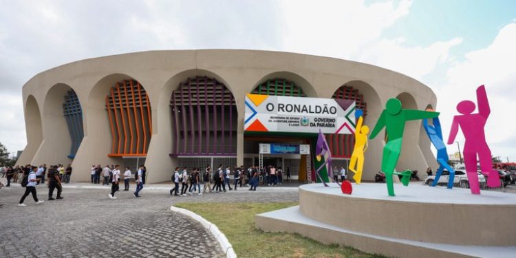 João entrega novo Ronaldão, recepciona medalhistas paralímpicos e destaca investimentos no segmento esportivo