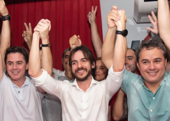 Focado em sua reeleição, Veneziano aponta Pedro e Efraim como potenciais candidatos ao Governo em 2026