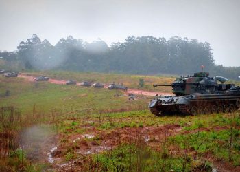 Projeto aumenta punição a militar que atenta contra a democracia