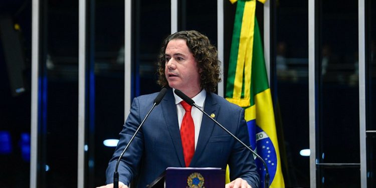 Modificado no Senado, projeto relatado por Veneziano que incentiva combustíveis do futuro volta à Câmara