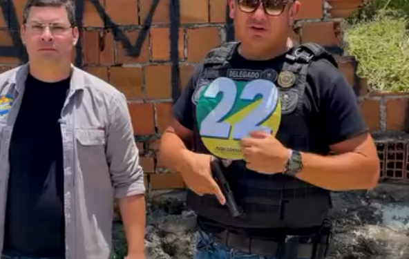 Walber Virgolino usa símbolos da Polícia Civil e arma em campanha eleitoral; veja o que diz a legislação