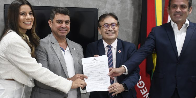 CMJP e OAB-PB assinam acordo de cooperação técnica