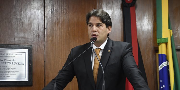 Vereador comemora projeto literário realizado com Emenda Cidadã