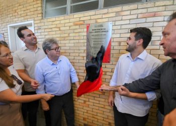 Governador entrega reforma e ampliação de escolas em Campina Grande e destaca investimentos na Rainha da Borborema