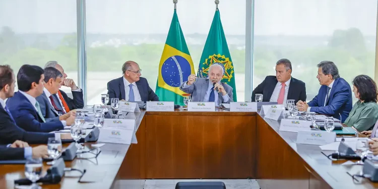 “Tem muita gente gastando o que não tem”, alerta Lula sobre bets