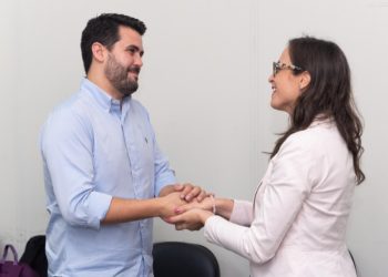 Secretário de Educação recebe cônsul-geral da Argentina e avalia ampliação do programa Conexão Mundo