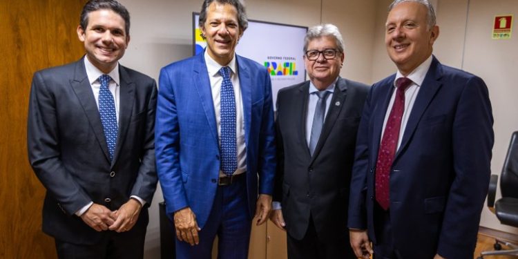 João Azevêdo se reúne com ministros Fernando Haddad e Sílvio Costa Filho e trata de investimentos em infraestrutura