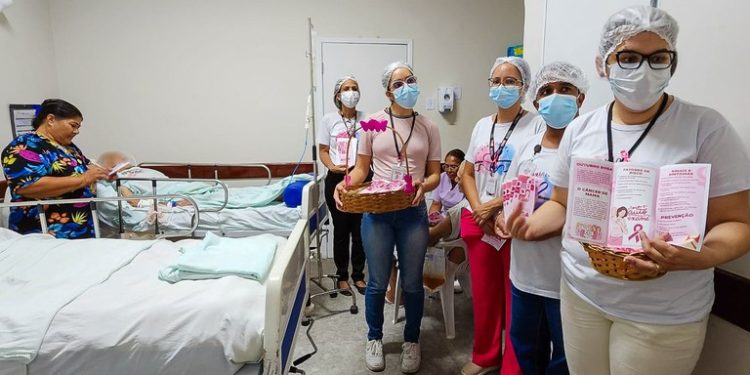 Hospital Edson Ramalho realiza ações do Outubro Rosa para pacientes, acompanhantes e colaboradoras