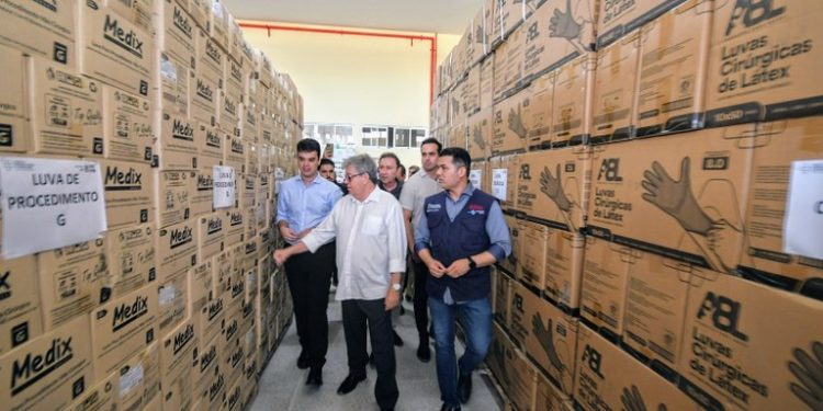 João entrega Central de Abastecimento Farmacêutico e Sala de Situação de Riscos Hidroclimáticos em Campina Grande