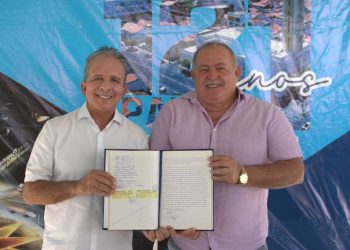 Prefeito de Patos transmite, oficialmente, o cargo ao vice-prefeito pelos próximos 20 dias