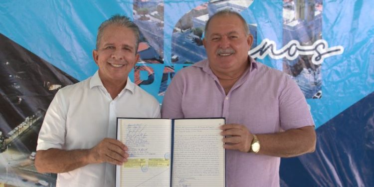 Prefeito de Patos transmite, oficialmente, o cargo ao vice-prefeito pelos próximos 20 dias