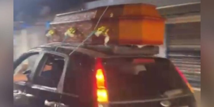 Homem recebe caixão como prêmio após aposta sobre resultado das eleições em Mamanguape