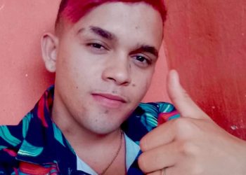 Influenciador é assassinado a facadas em comemoração política e suspeito é morto por populares logo depois