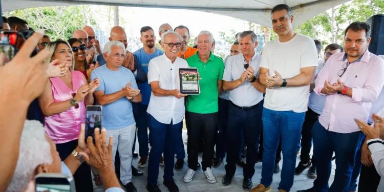 Cícero Lucena entrega nova Praça Tenente Lucena no Castelo Branco e autoriza a construção de outras cinco